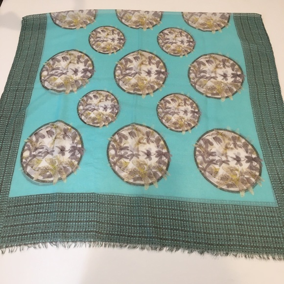 Scarf / Shall with Firefly Print - Picture 4 of 10